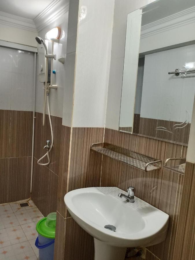 Le Barang Steakhouse & Guesthouse Sihanoukville Exterior foto